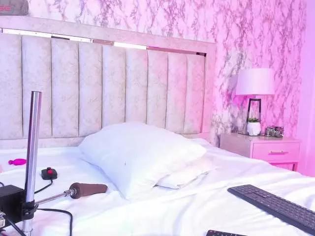AlaiaMoretti from BongaCams