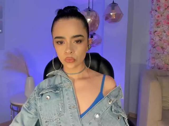 AlanaCraft from BongaCams