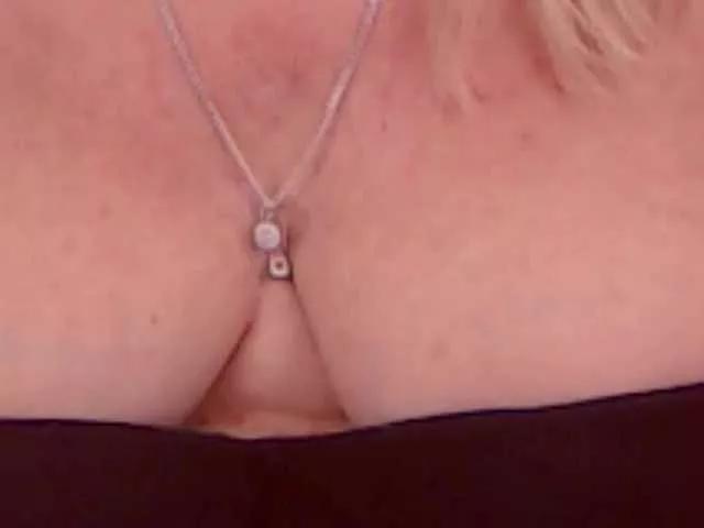 AlanaRichards from BongaCams