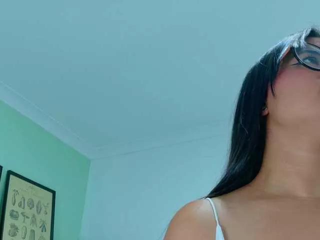 ALASKA-JONES from BongaCams