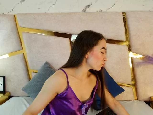 Alice-browwn-12 webcams show profile image 