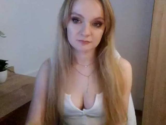 AlmaNatural from BongaCams
