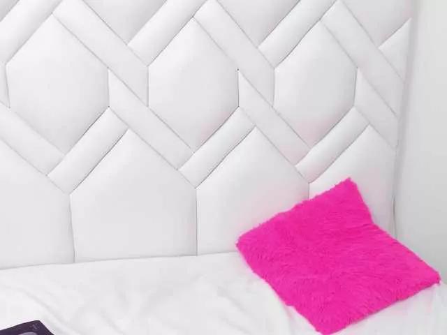 Analiaa18 from BongaCams