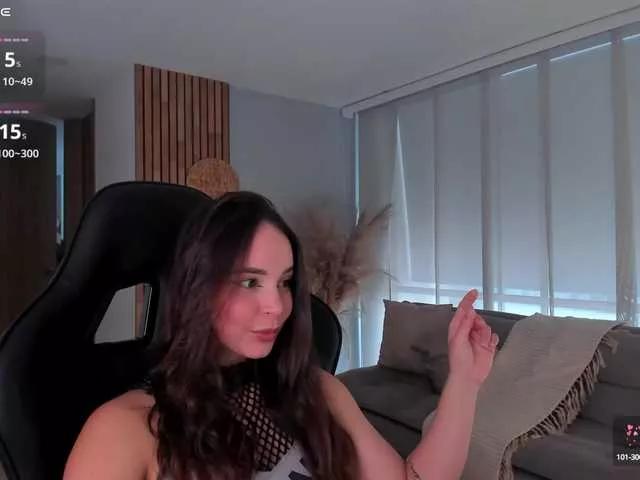AnnieeHall from BongaCams