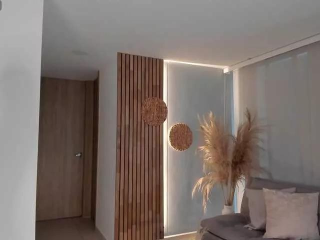 AnnieeHall from BongaCams