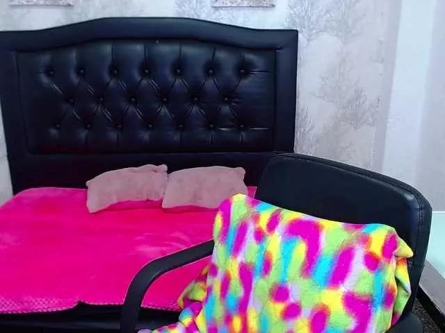 BebaRoja from BongaCams