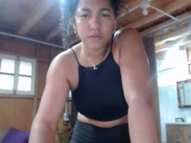 Bellacrespa from BongaCams