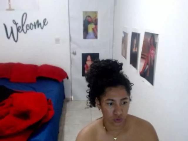 Bellacrespa from BongaCams