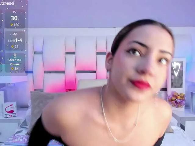 BellaSaint from BongaCams