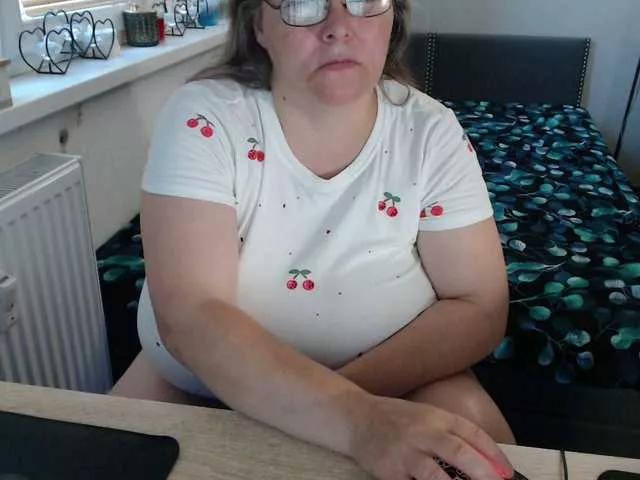 Bessy123 from BongaCams