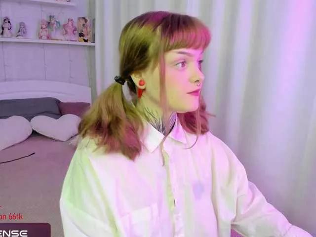 betty-moon from BongaCams