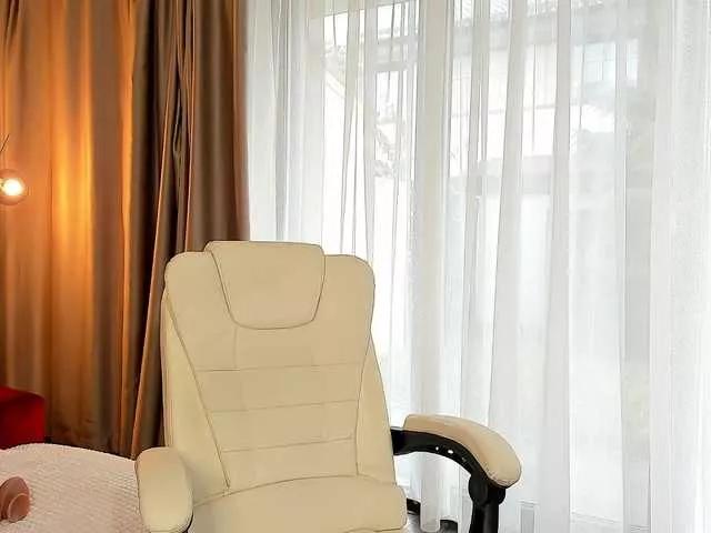 Beverly-West from BongaCams