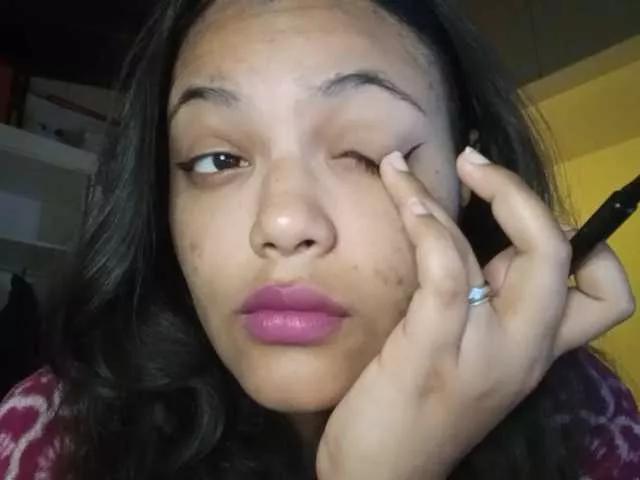 Bombonzin from BongaCams