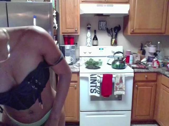 c0c0iman from BongaCams