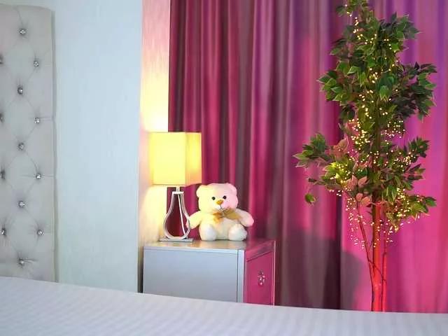 ChicaOra from BongaCams