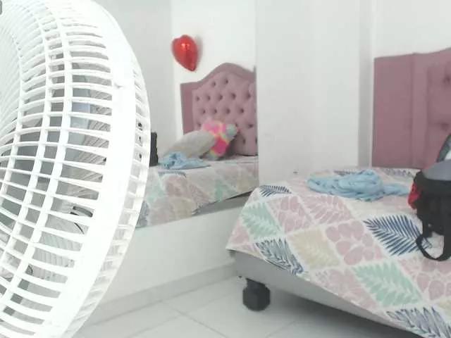 Chikychiky11 webcams show profile image 