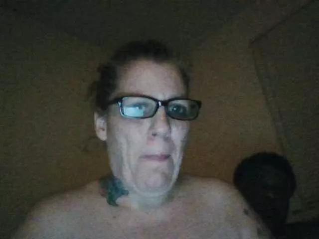 Cinnamon75 from BongaCams