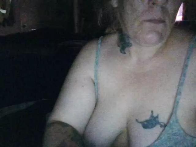 Cinnamon75 from BongaCams