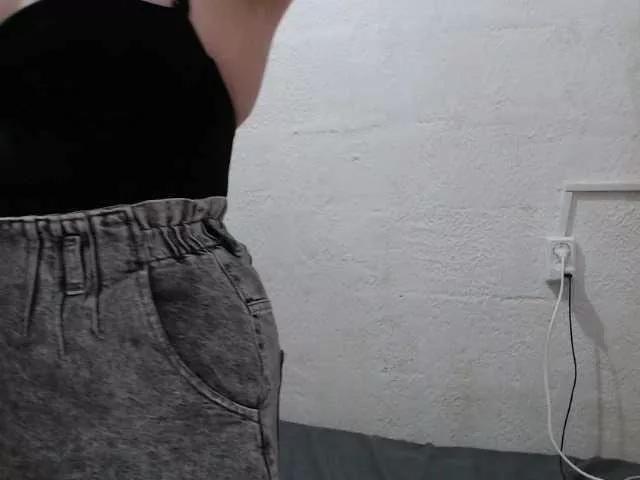 DebbieLu from BongaCams