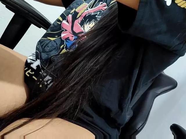 deeluna from BongaCams