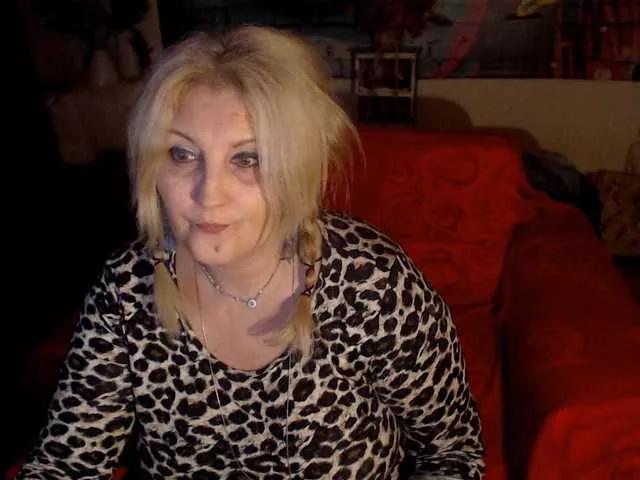 DivineBlond from BongaCams