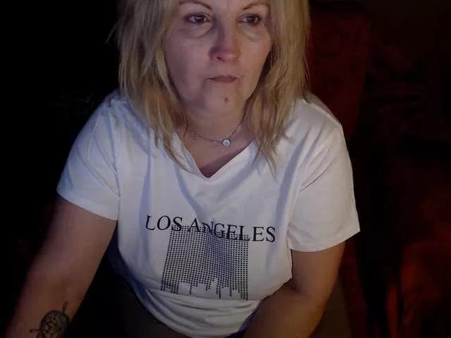 DivineBlond from BongaCams