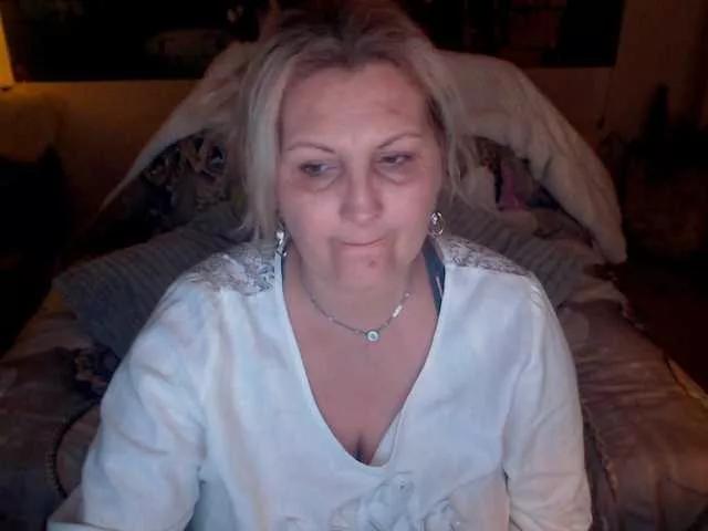DivineBlond from BongaCams