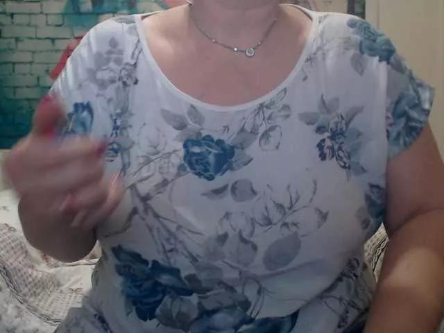 DivineBlond from BongaCams