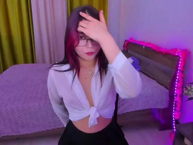 Dollyiaa from BongaCams