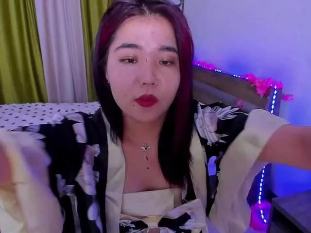 Dollyiaa from BongaCams