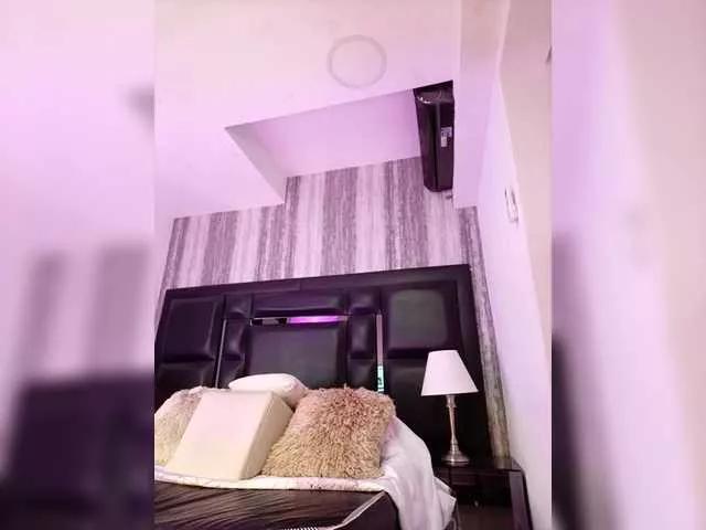 EinnyMure from BongaCams