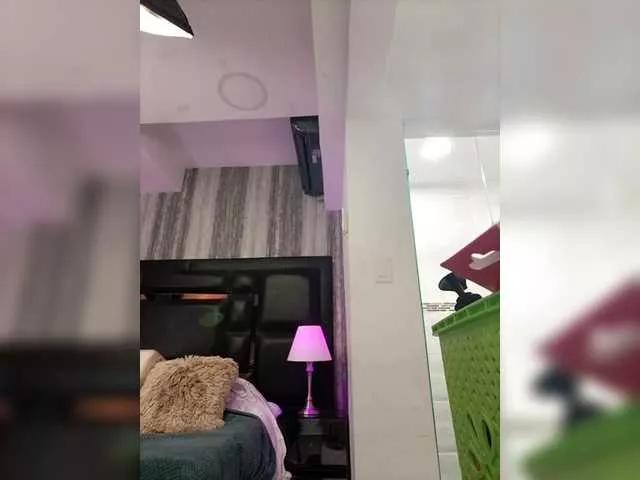 EinnyMure from BongaCams