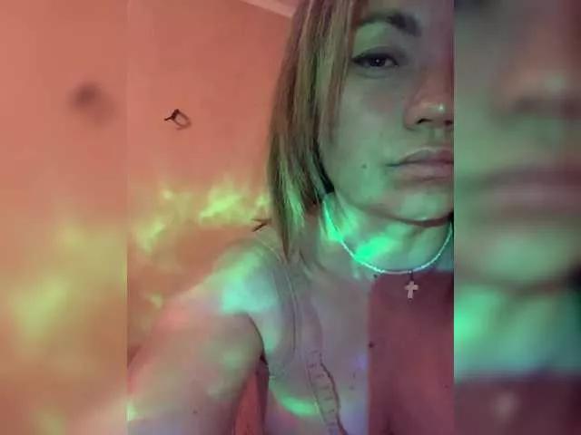 Ella-Pearlie from BongaCams