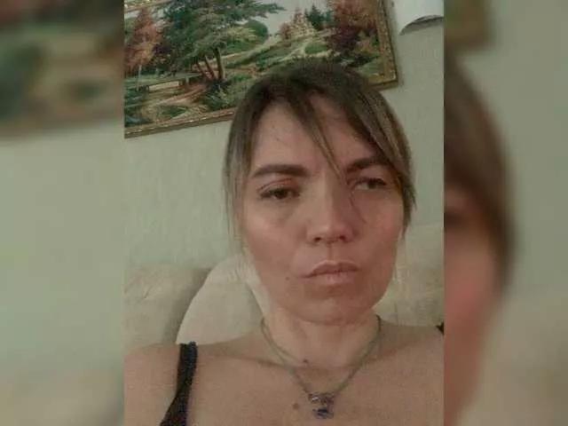 Ella-Pearlie from BongaCams