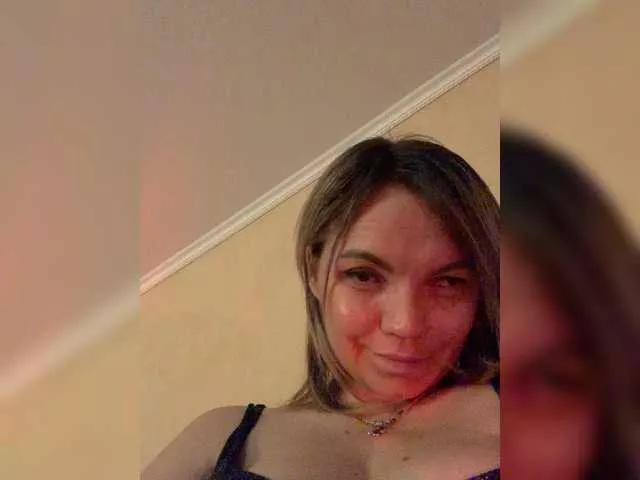 Ella-Pearlie from BongaCams