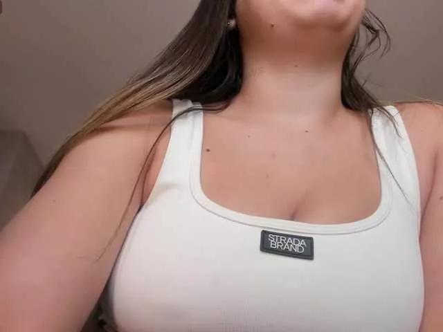 EllaClark from BongaCams