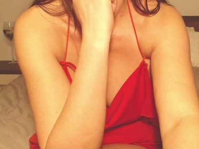 ellaine from BongaCams