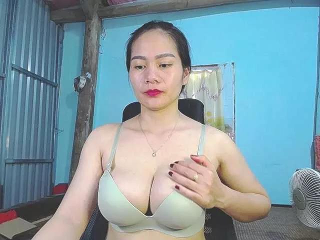 EllaShow93 from BongaCams