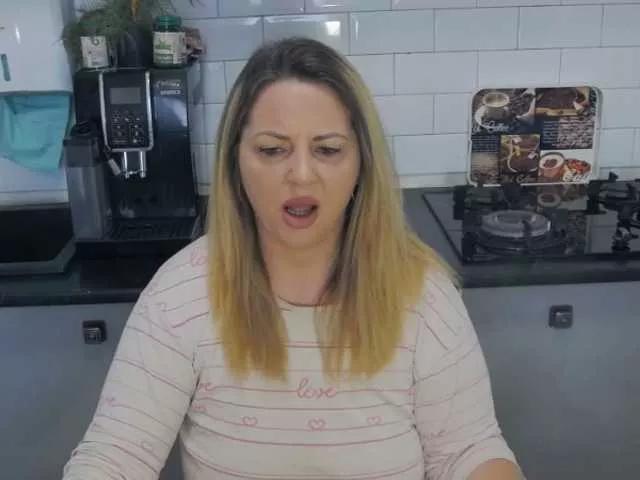 EllaSwan from BongaCams