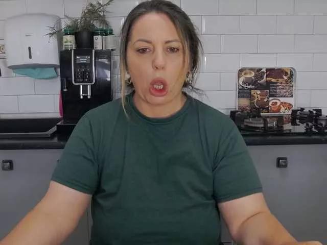 EllaSwan from BongaCams