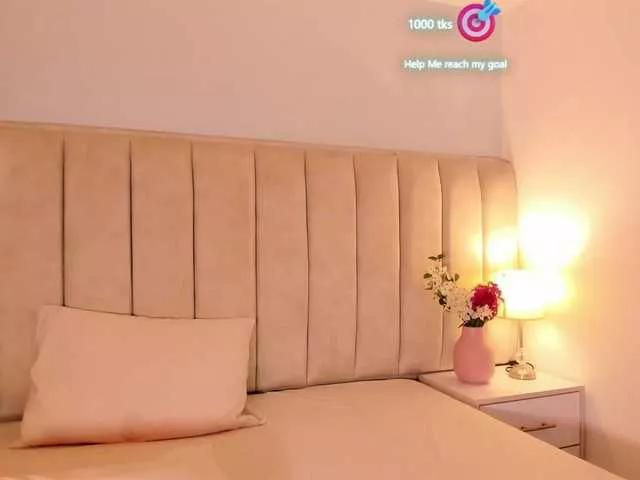 EllaThorne from BongaCams