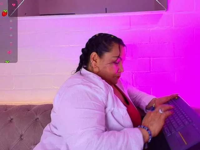 EllenaBoobs from BongaCams