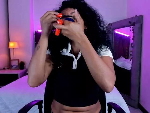 Ellie-Alves from BongaCams