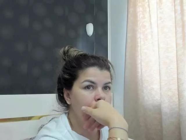 ELLY2 from BongaCams