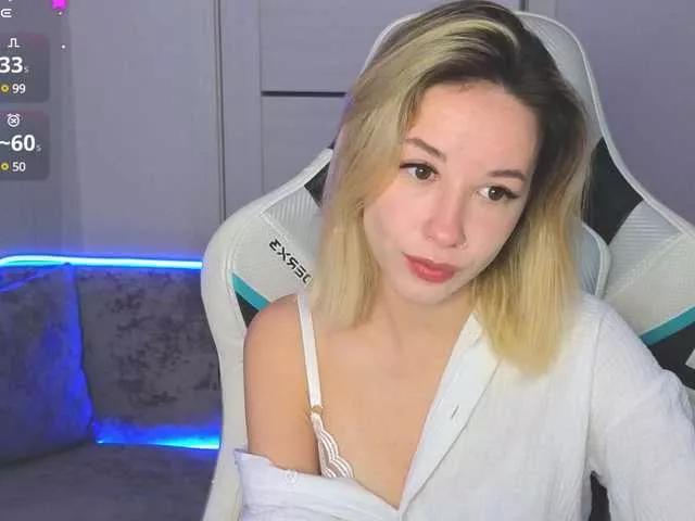 emely1benz from BongaCams