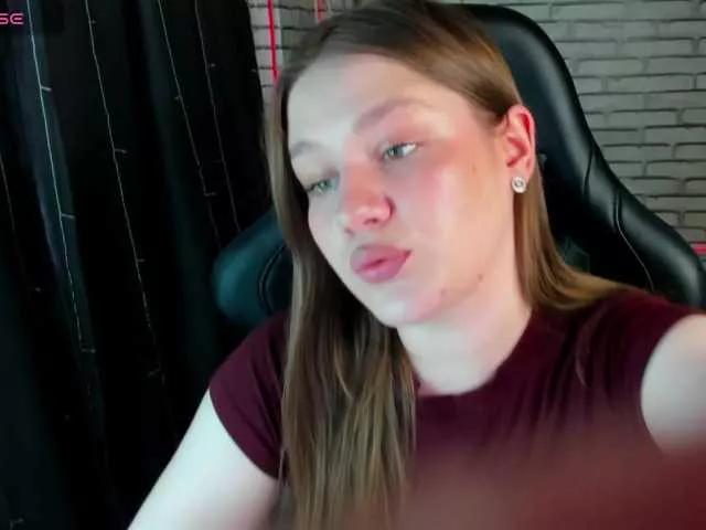 Emilia-Clare webcams show profile image 