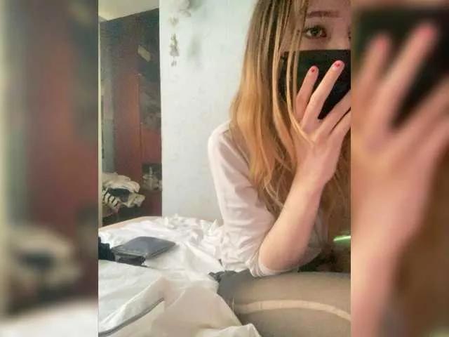 Emmalove13 from BongaCams