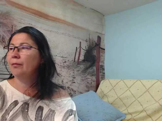 emmasquirt69 from BongaCams