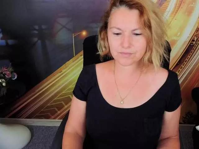 EmmaXPark from BongaCams