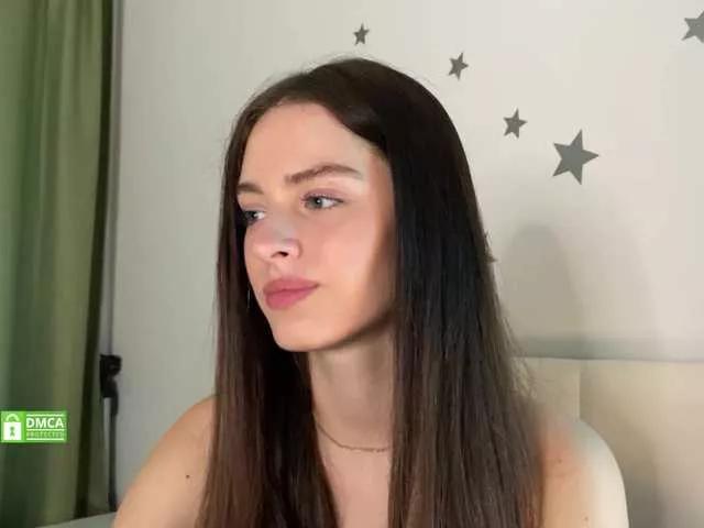 EmmSee from BongaCams